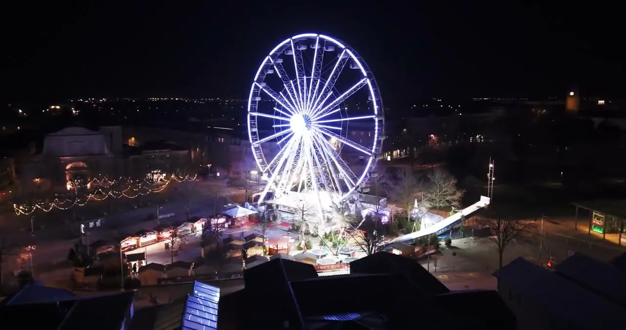 Grande roue de La Rochelle vue du ciel, de nuit